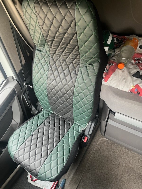 Housses de sièges en similicuir vert et noire pour camion DAF XG XF sur mesure