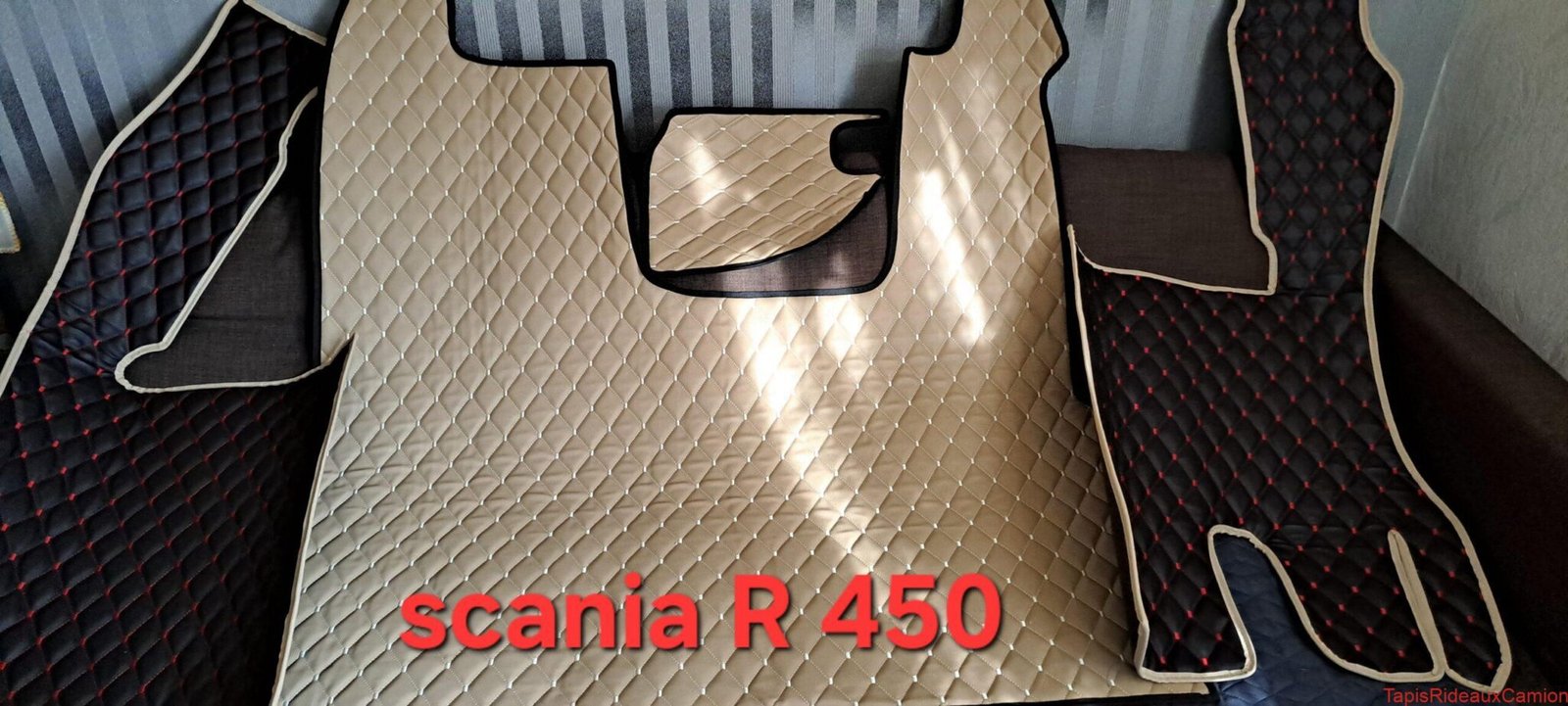 Set complet tapis de sol en similicuir crème avec les bords noires et noires avec les bords crèmes pour camion Scania R 450