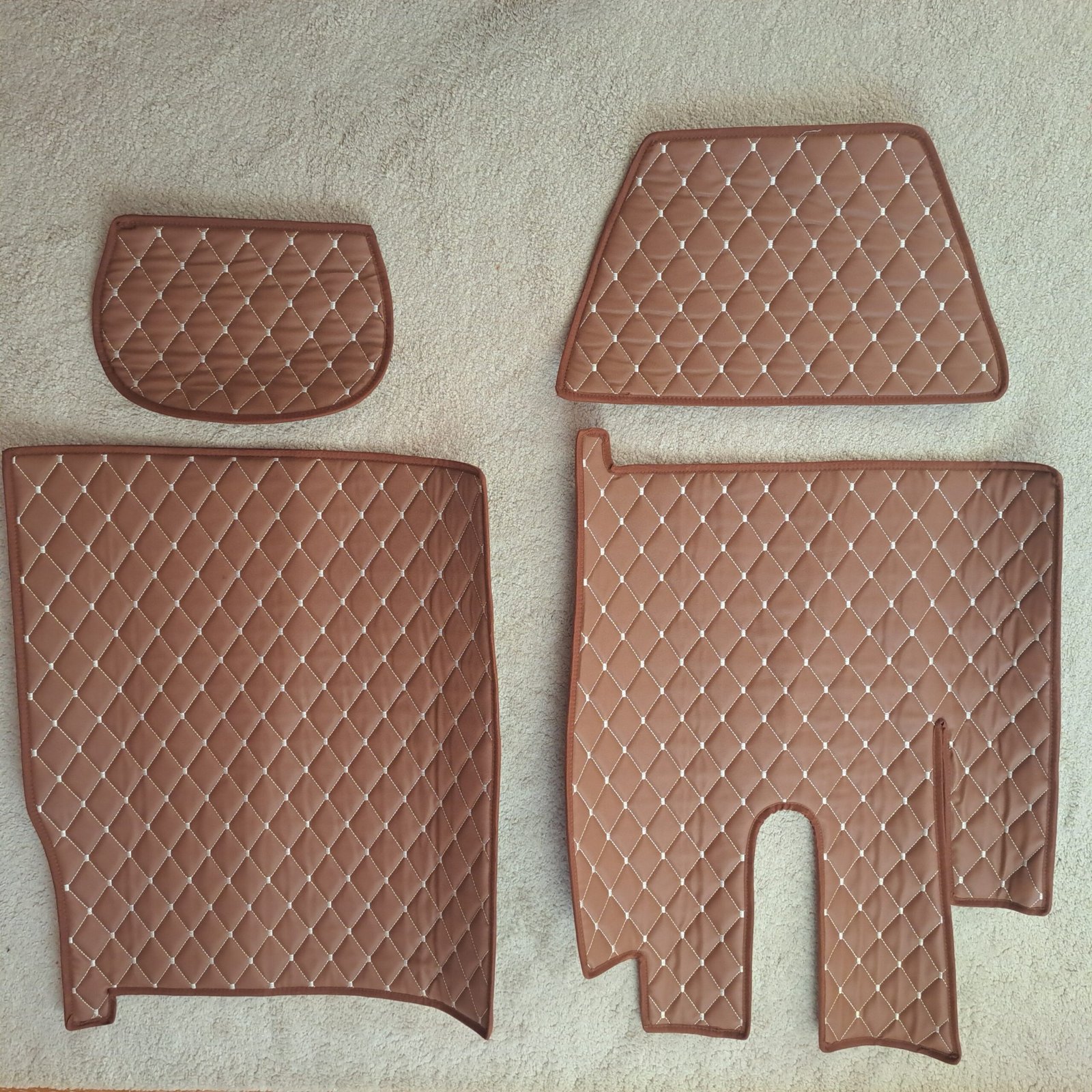 tapis de sol en similicuir marron Daf