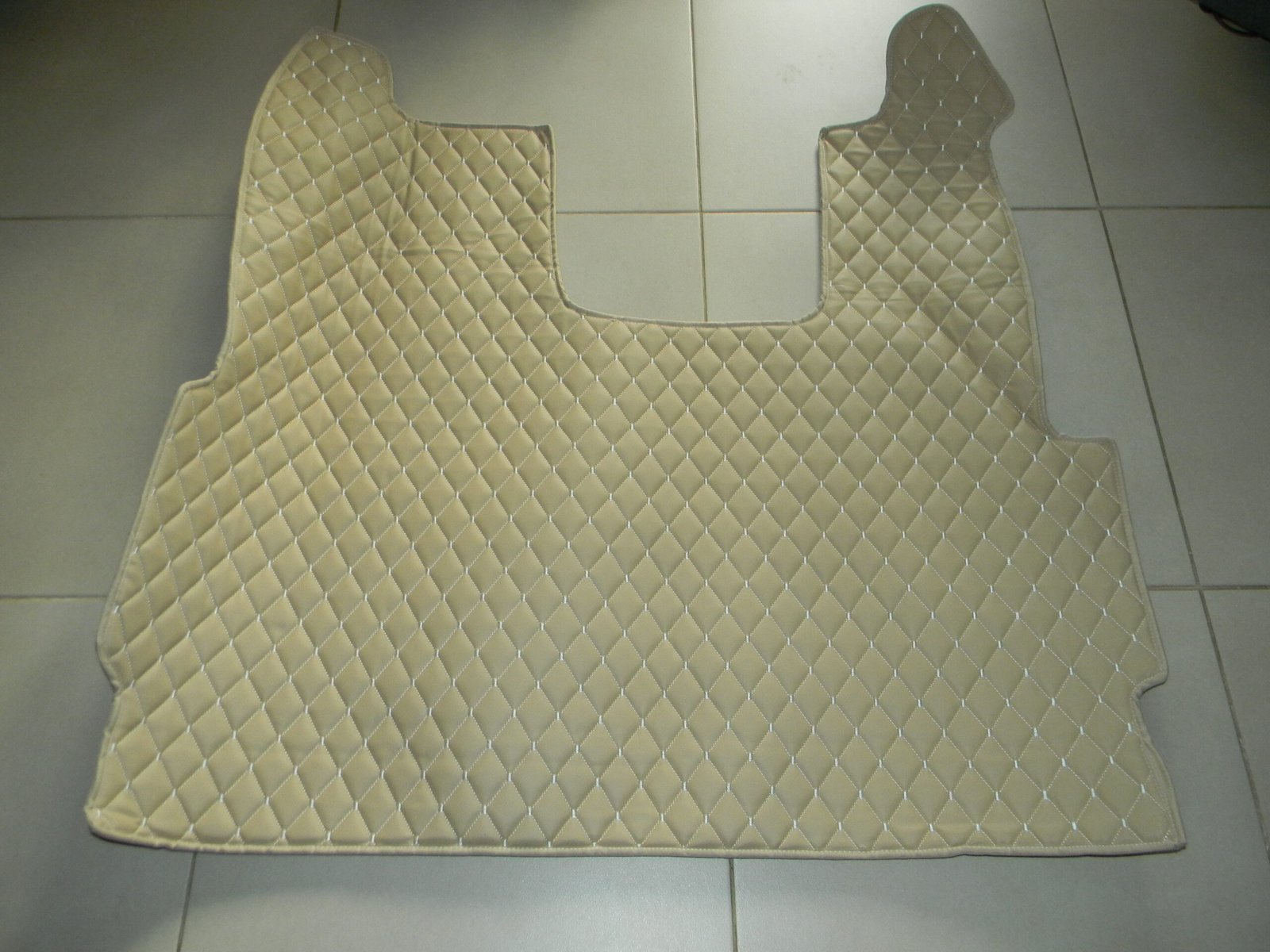 tapis de sol en similicuir creme Scania